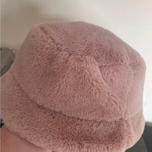 Kids pink fluffy hat ages 3-4